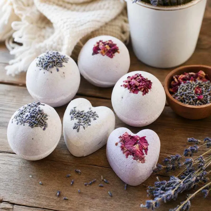 Badebomben selber machen, DIY Badekugeln, Badebomben Rezept, Wellness zu Hause, Natron Zitronensäure Badebombe, Geschenkidee selber machen